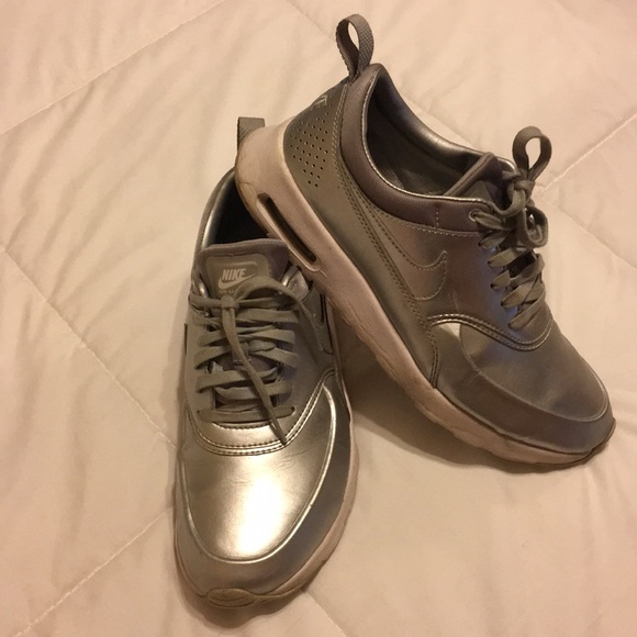 Air Max Shoes - Picture 2 of 2